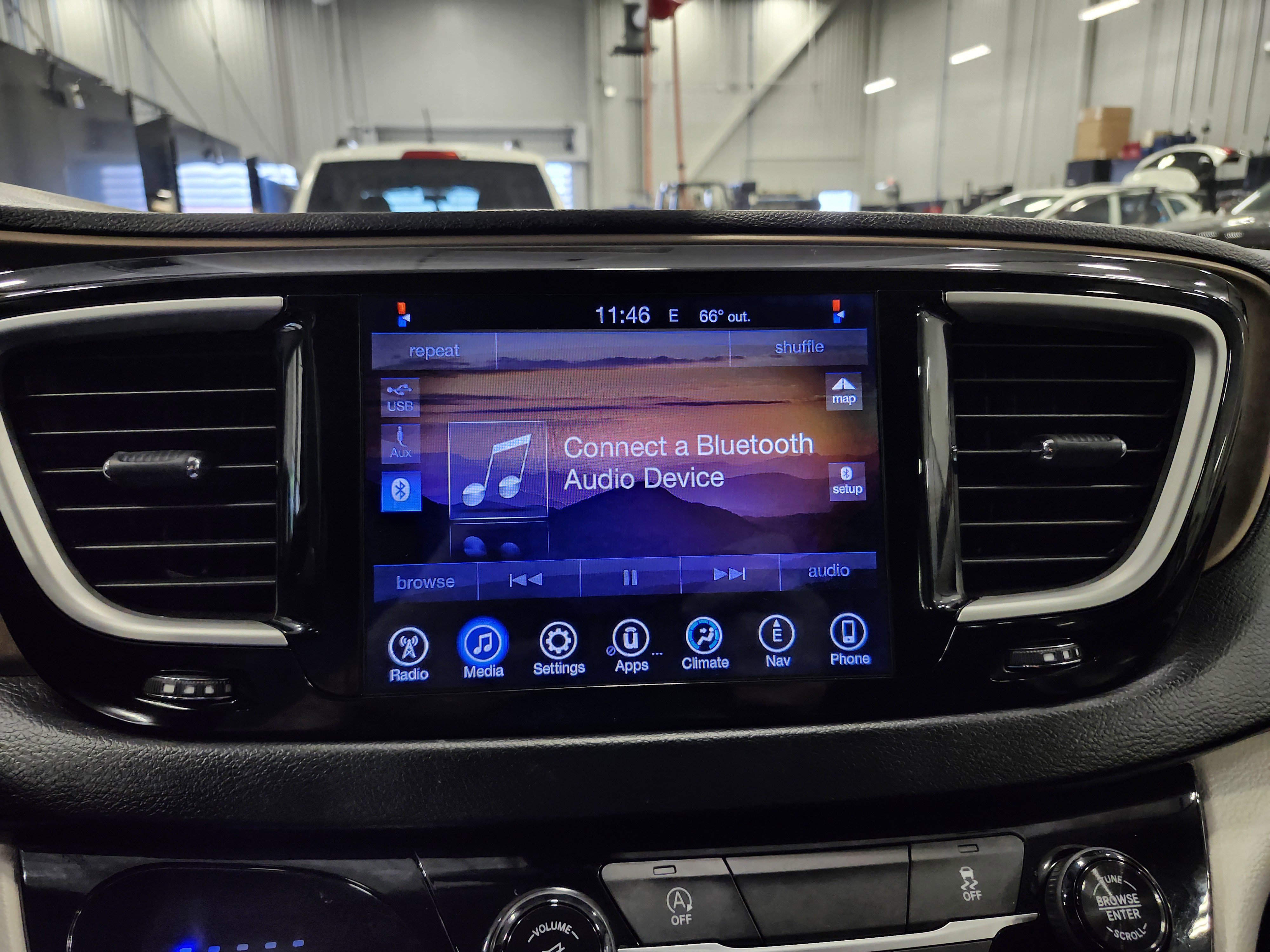 Used 2017 Chrysler Pacifica Touring w/ Tire & Wheel Group image 5