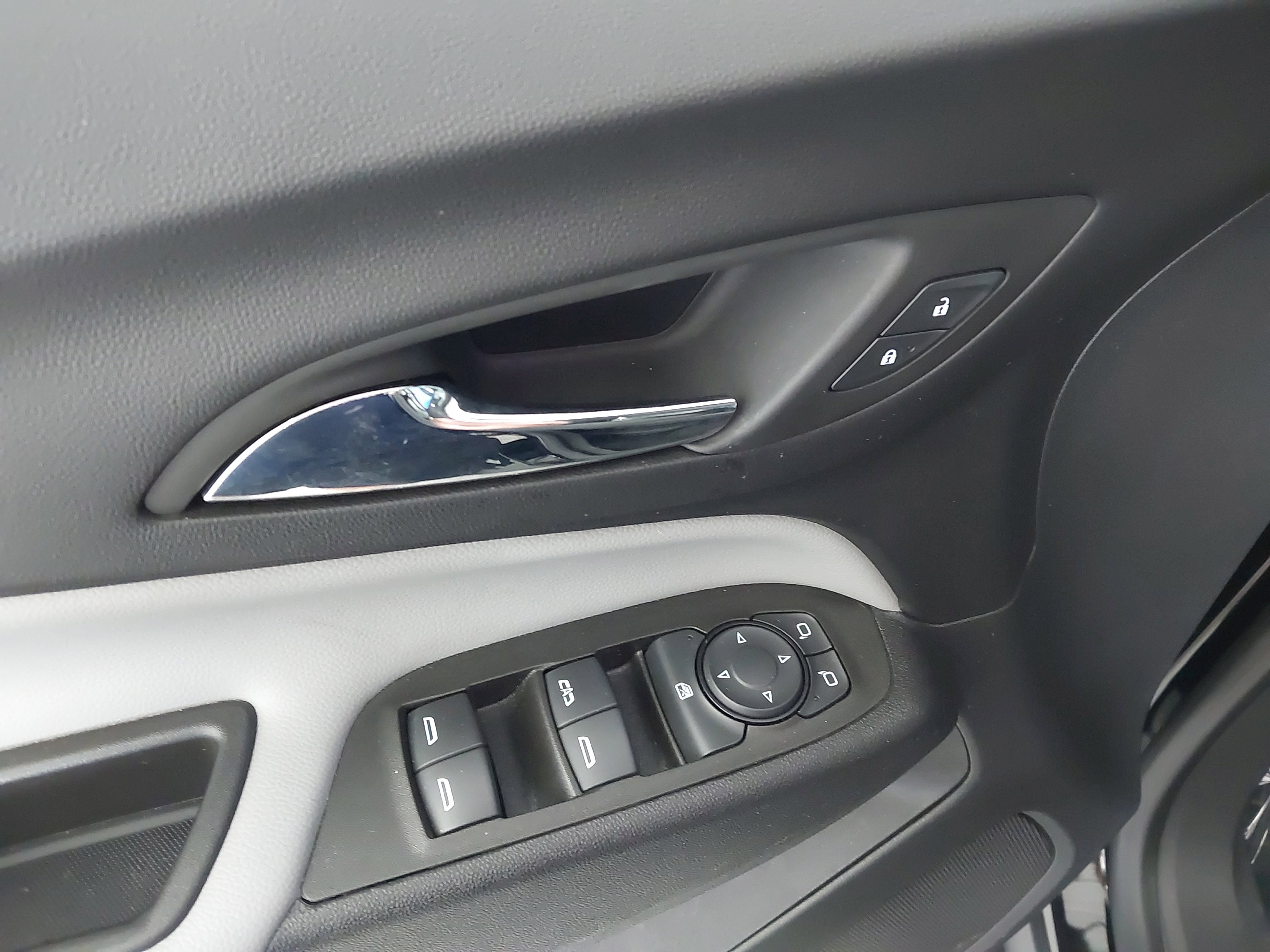 Used 2023 Chevrolet Equinox LT FWD image 26