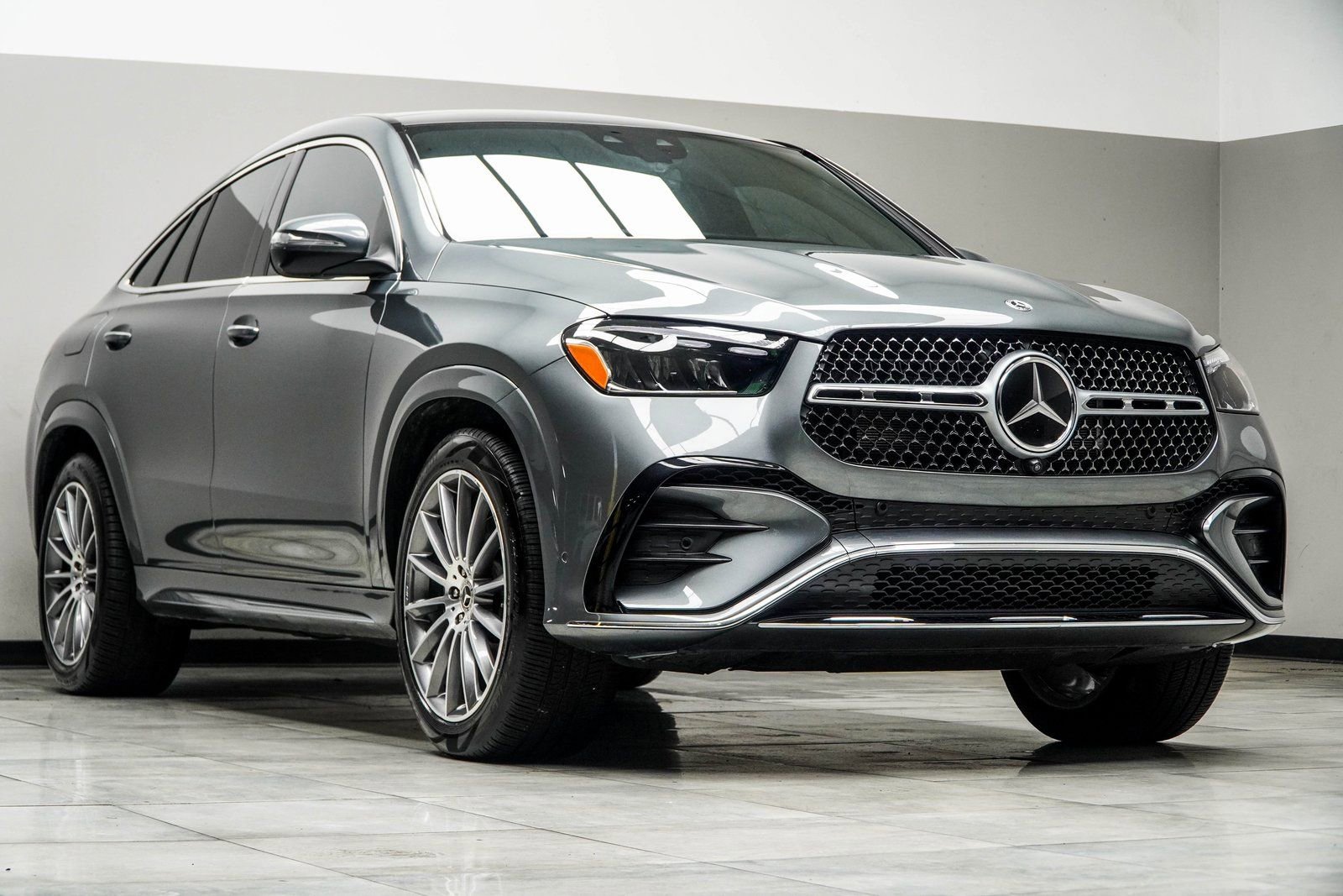 Used 2025 Mercedes-Benz GLE 450 4MATIC Coupe w/ Driver Assistance Package image 4