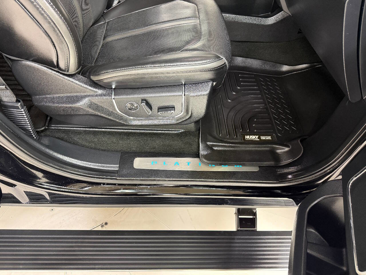 Used 2017 Ford F250 Platinum w/ FX4 Off-Road Package image 26