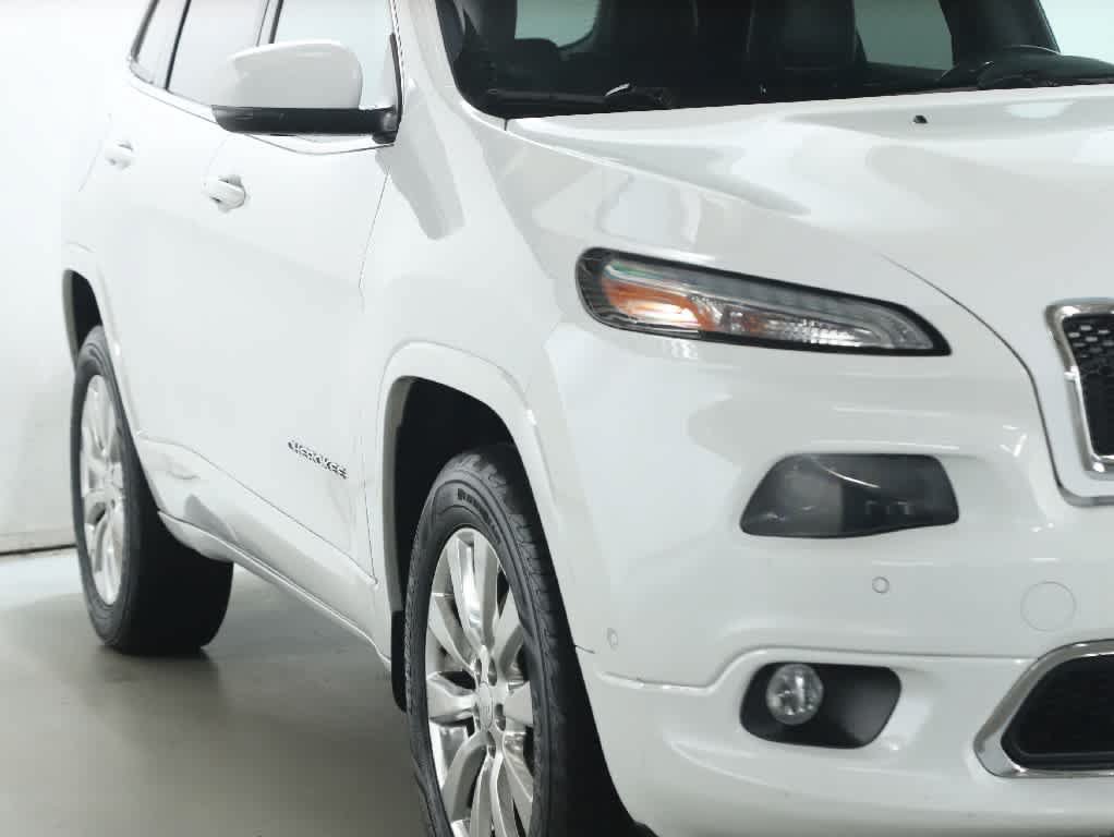 Used 2018 Jeep Cherokee Overland w/ Technology Group AWD/4WD image 8