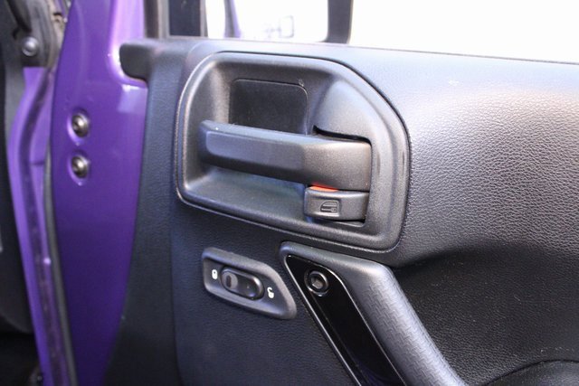 Used 2017 Jeep Wrangler Unlimited Sahara image 9