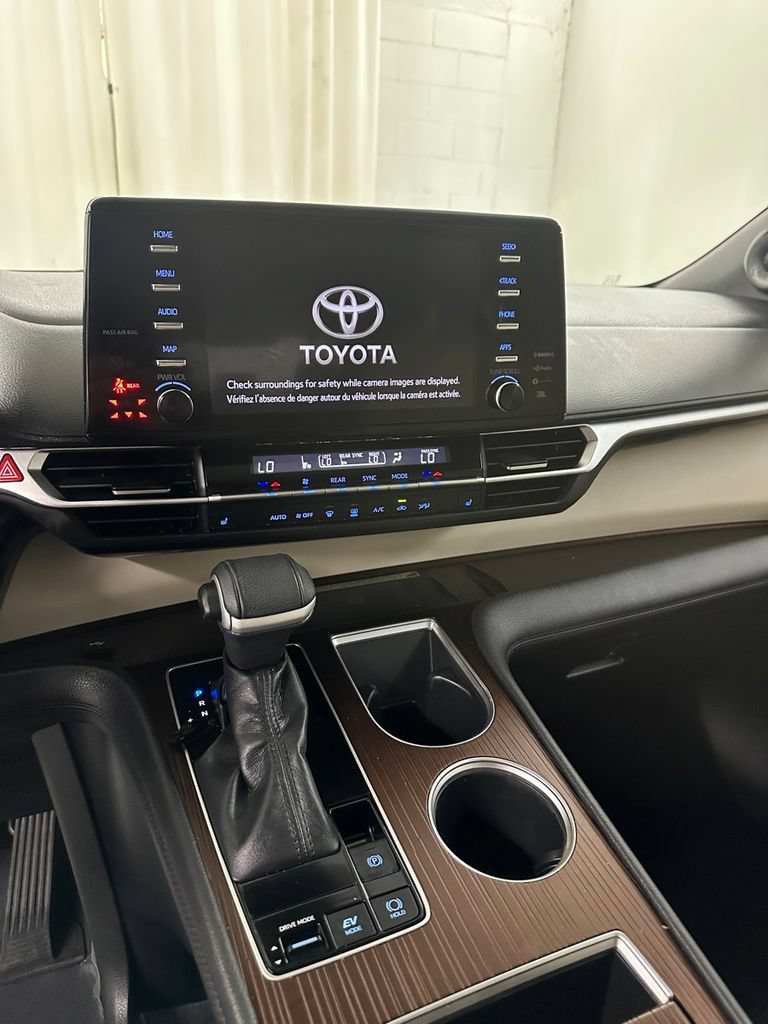 Used 2022 Toyota Sienna XLE w/ XLE Plus Package FWD image 18
