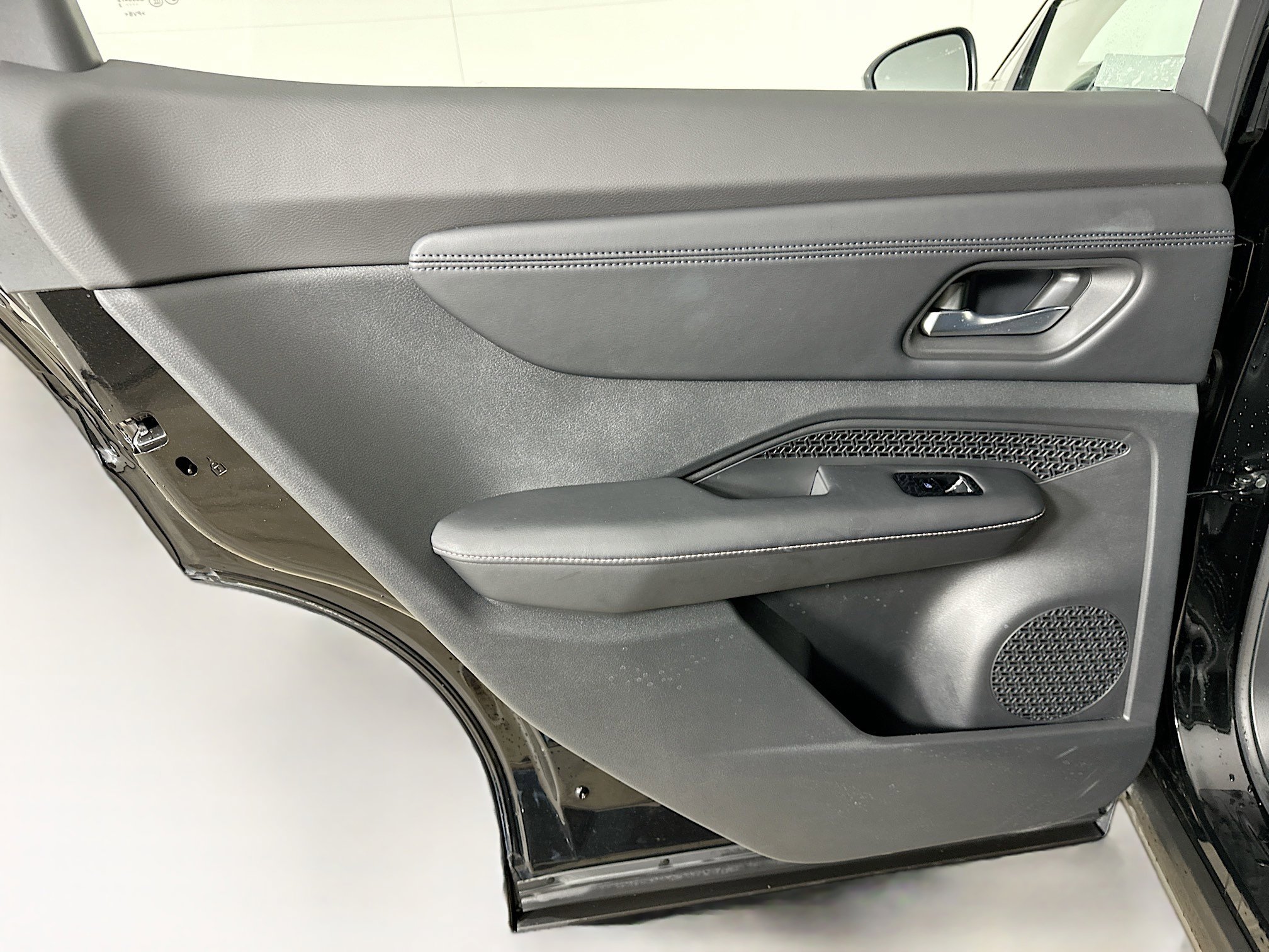 Used 2023 Nissan Ariya FWD image 26