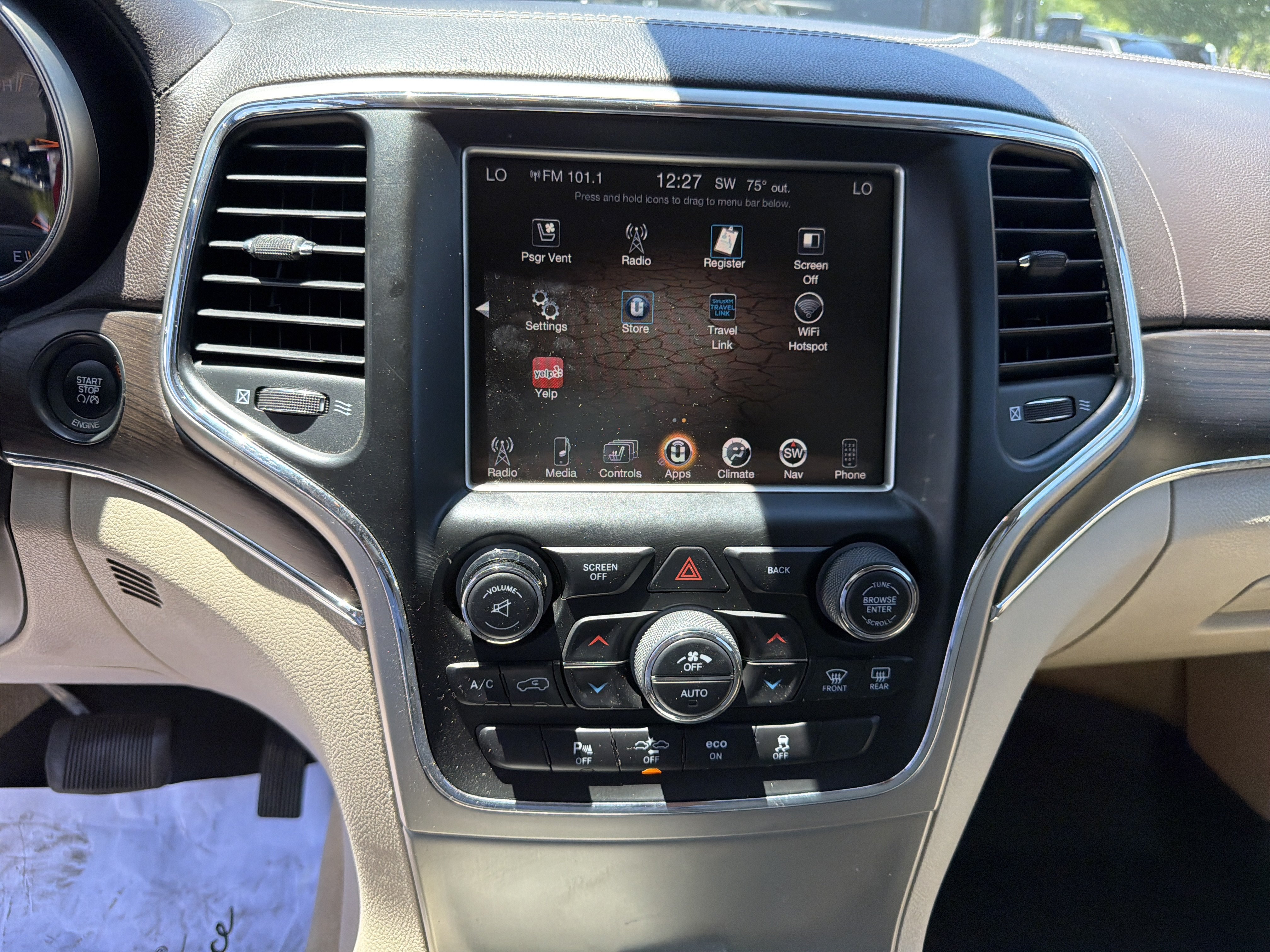 Used 2015 Jeep Grand Cherokee Overland w/ Advanced Technology Group AWD/4WD image 31