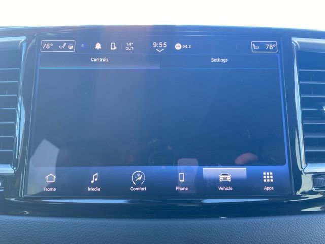 Certified 2023 Chrysler Pacifica Touring-L image 46