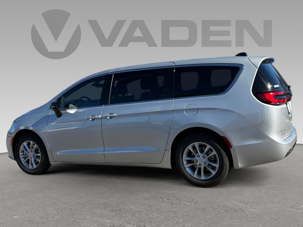 New 2026 Chrysler Pacifica Select image 8