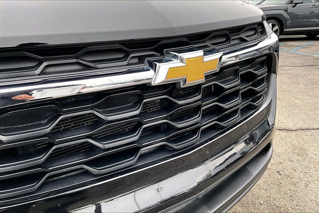 Used 2025 Chevrolet Trax LS image 28