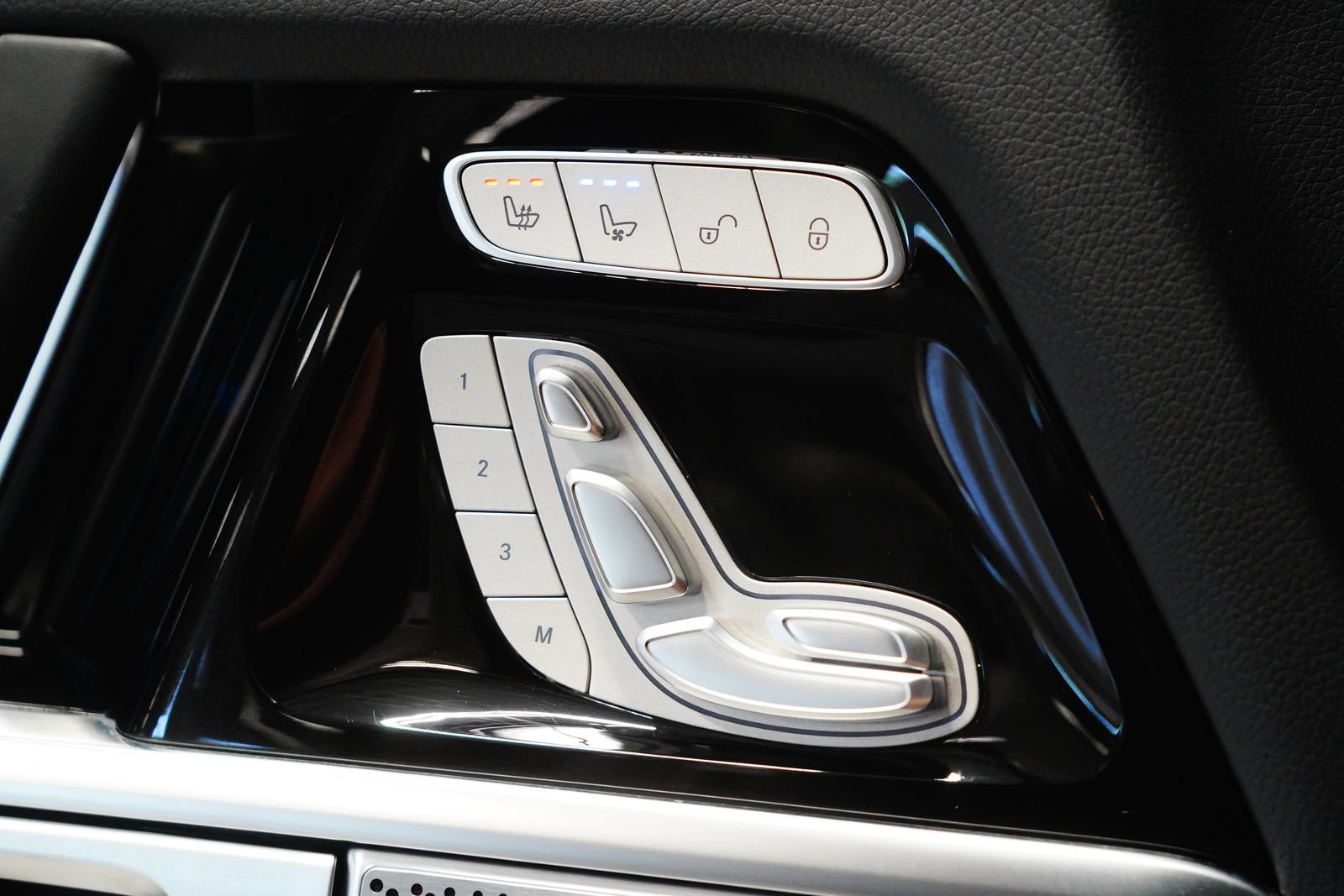 Certified 2025 Mercedes-Benz G 550 w/ Exclusive Interior Package image 28