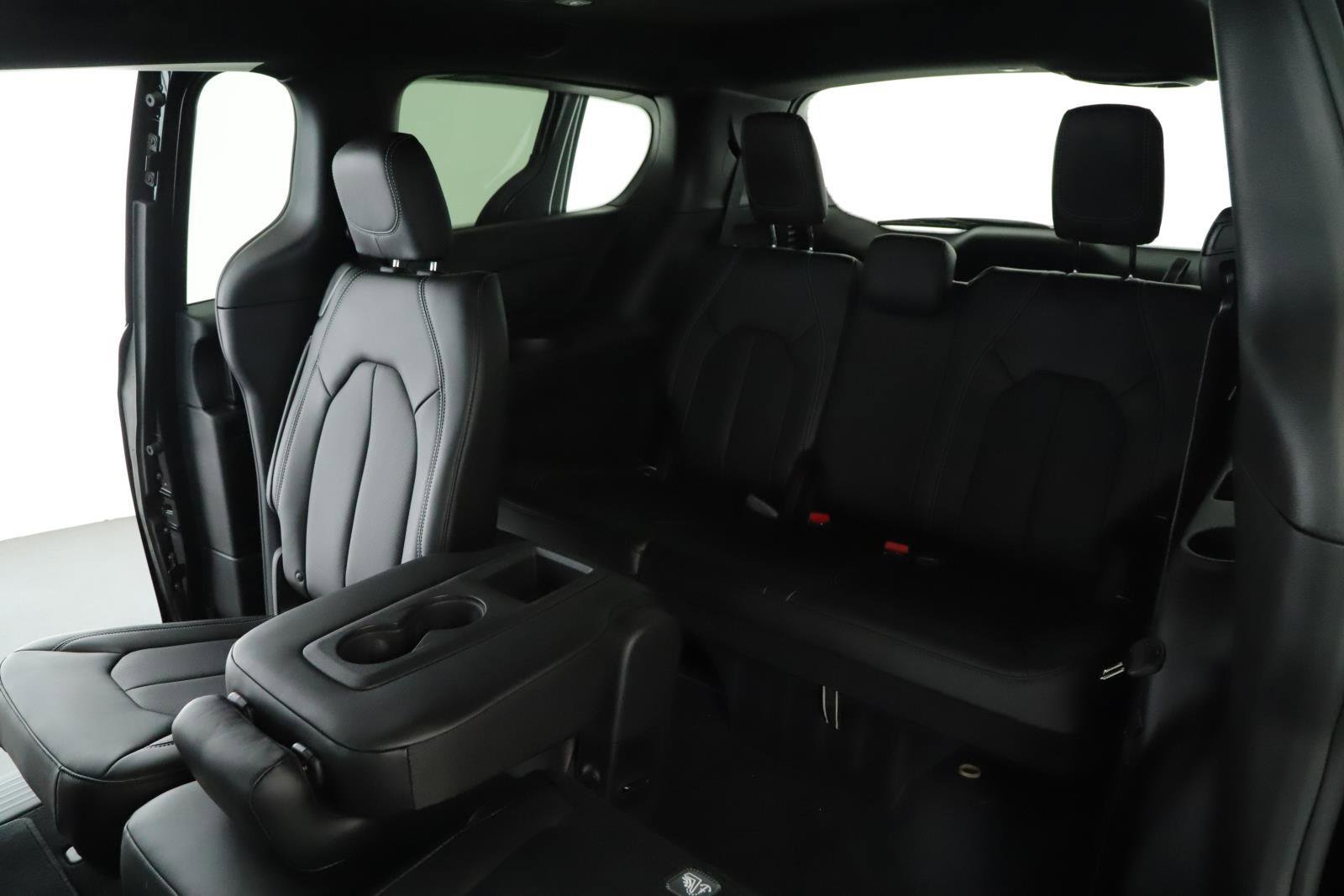 New 2026 Chrysler Pacifica Select image 6