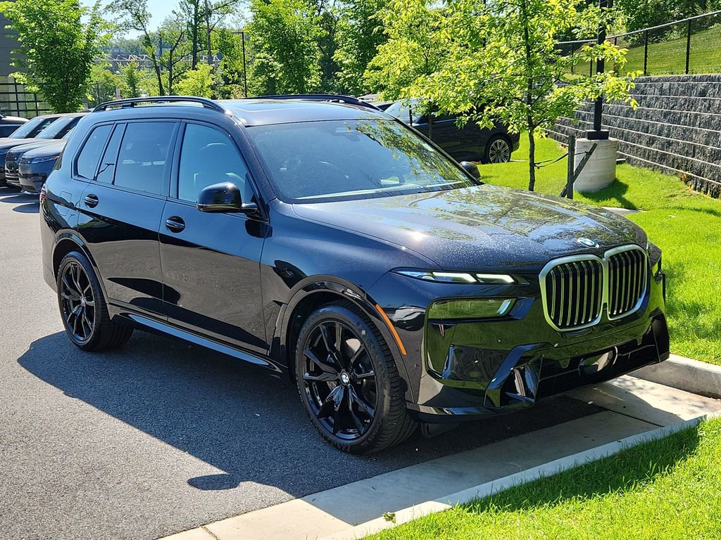 Used 2025 BMW X7 xDrive40i w/ M Sport Package AWD/4WD image 10