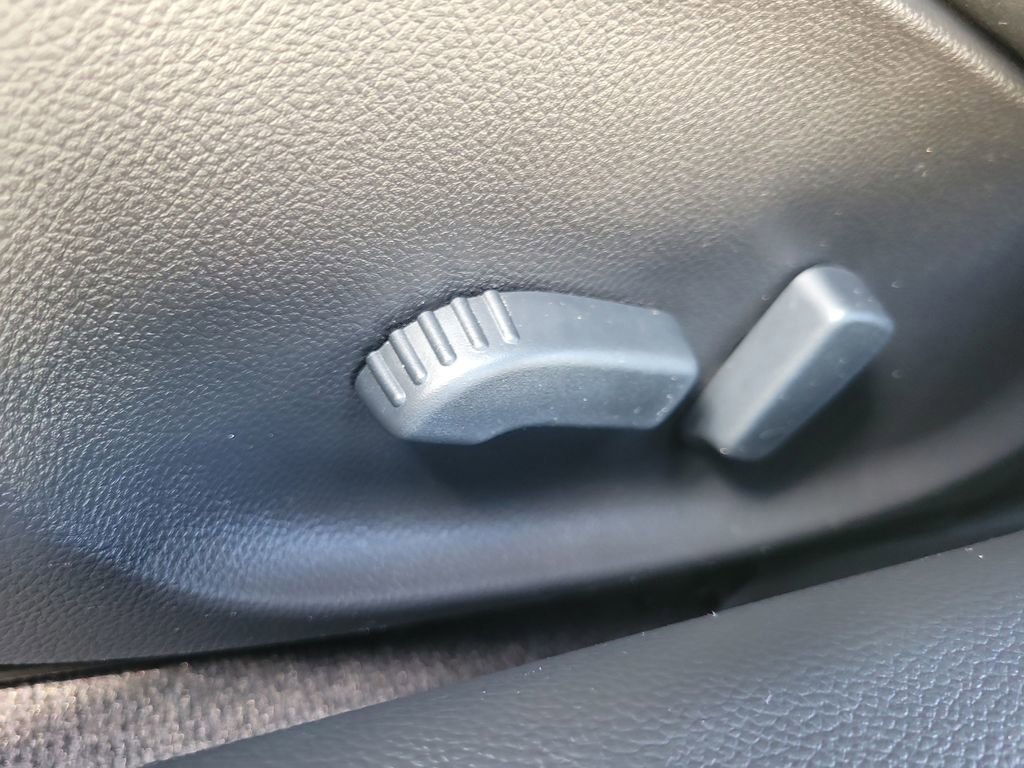 Used 2012 INFINITI G37 X w/ Premium Pkg image 22