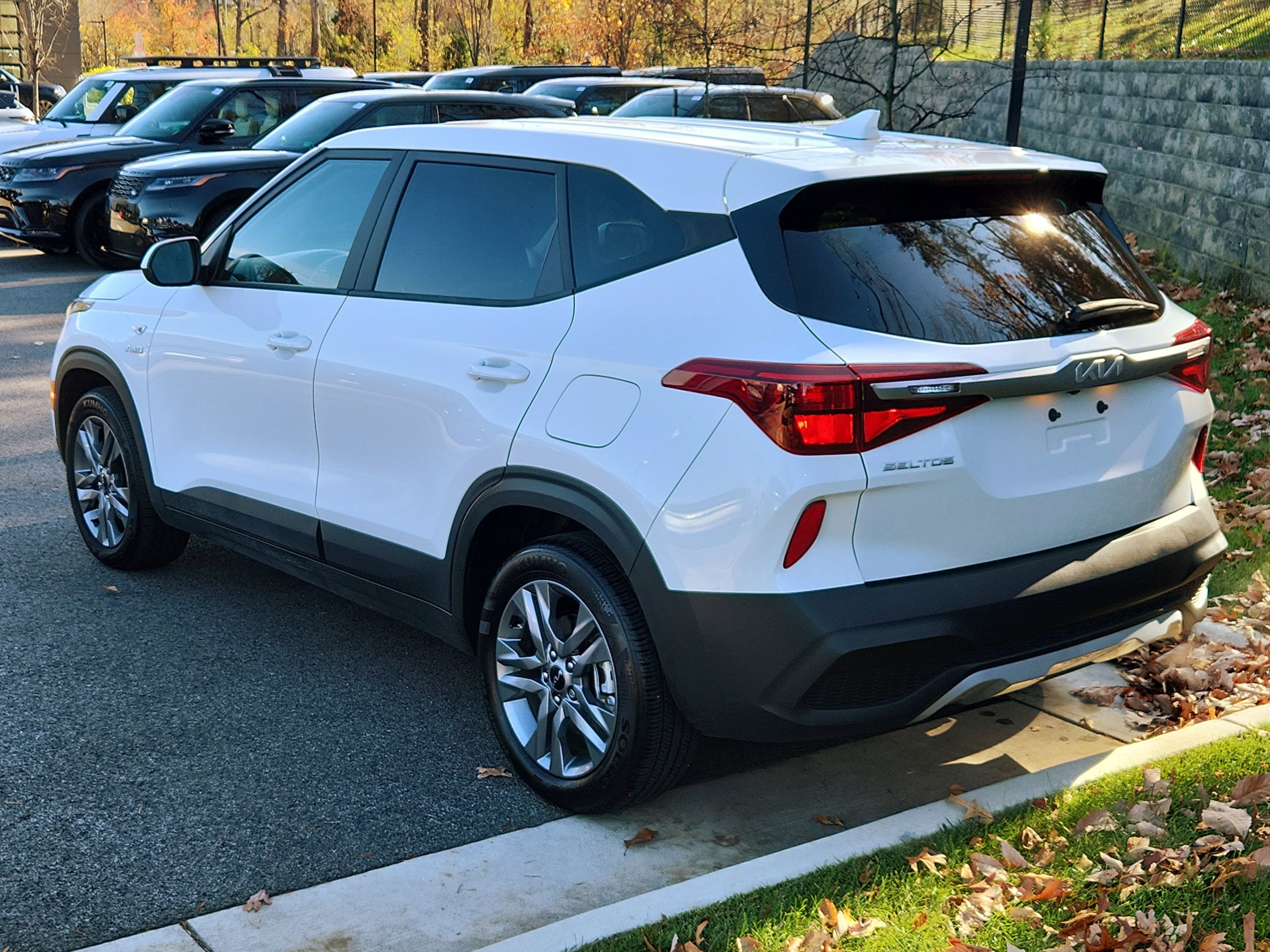 Used 2023 Kia Seltos LX image 12