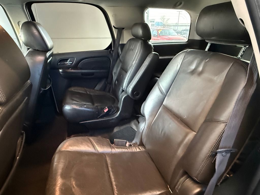 Used 2010 Cadillac Escalade Premium image 21