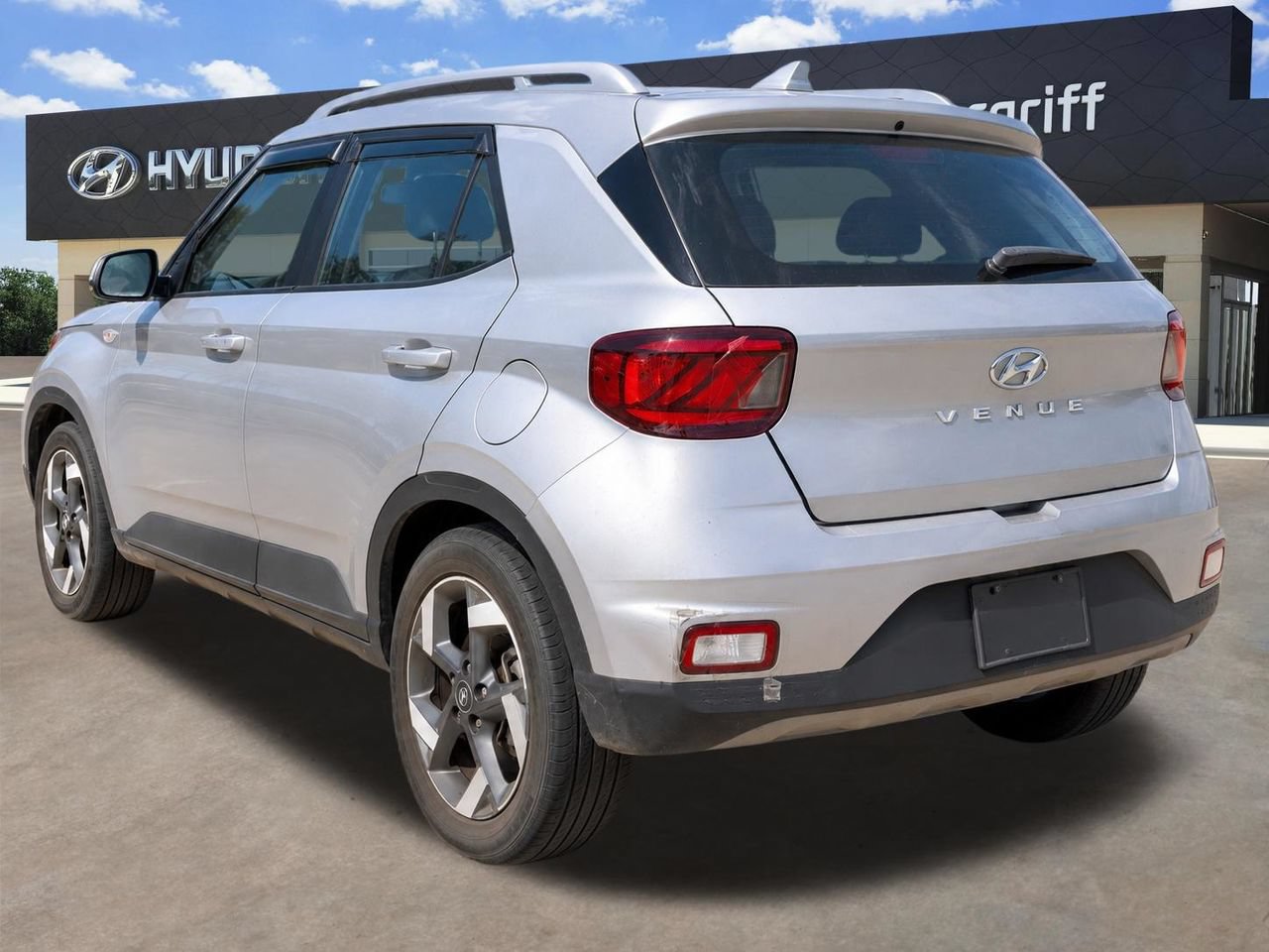 Used 2024 Hyundai Venue SEL FWD image 6