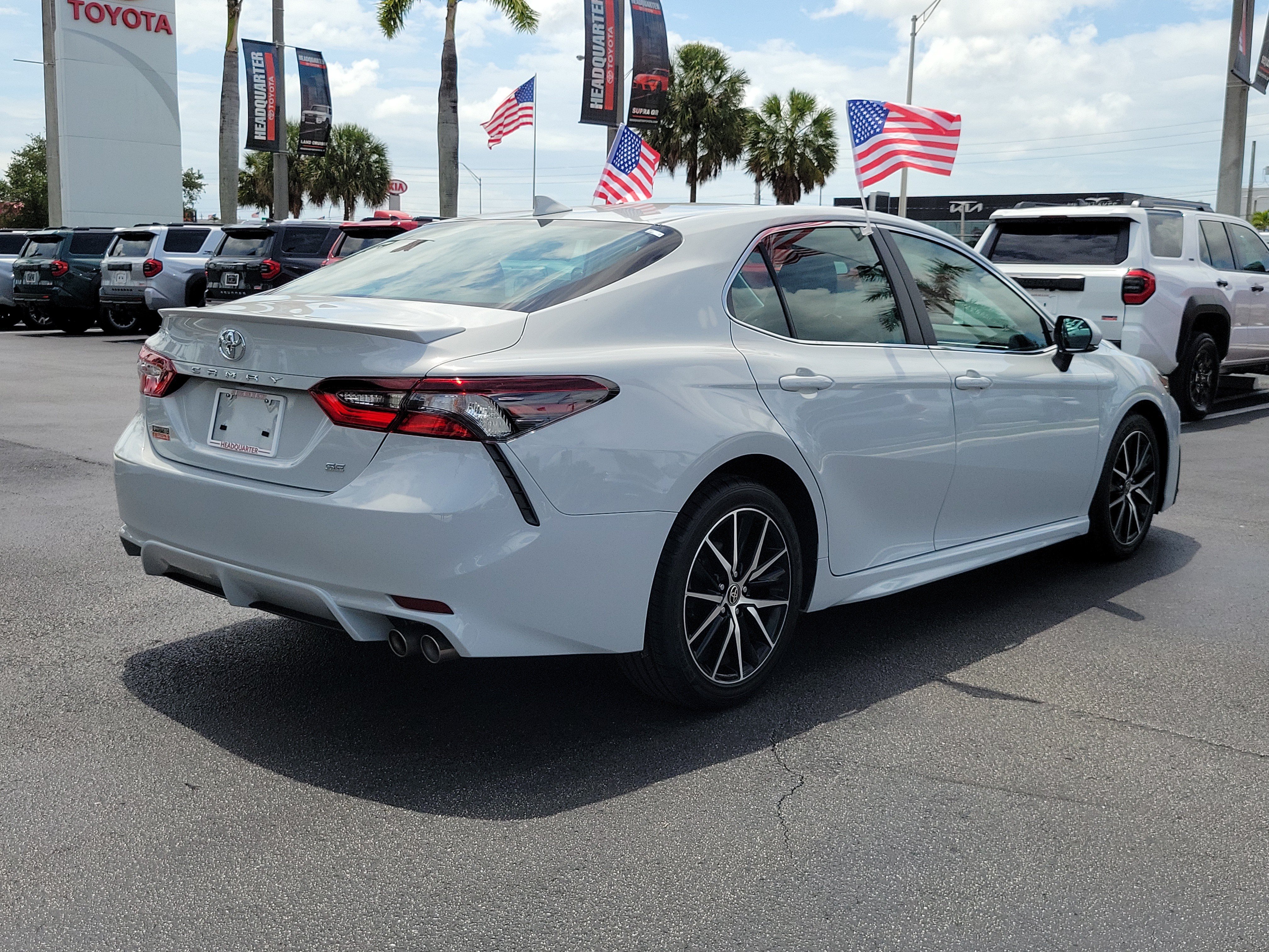Used 2023 Toyota Camry SE FWD image 12