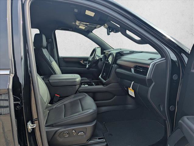 Certified 2025 GMC Yukon Denali AWD/4WD image 16