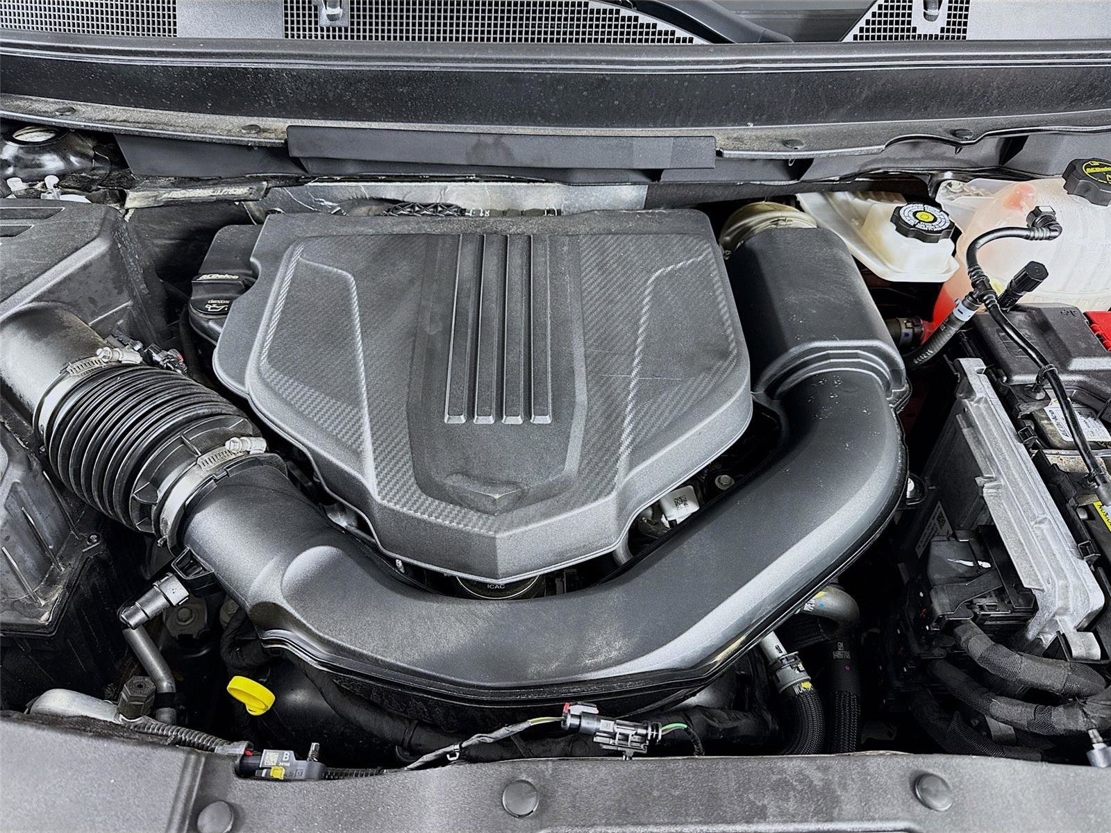 Used 2025 Chevrolet Traverse LT w/ Driver Confidence Package image 32