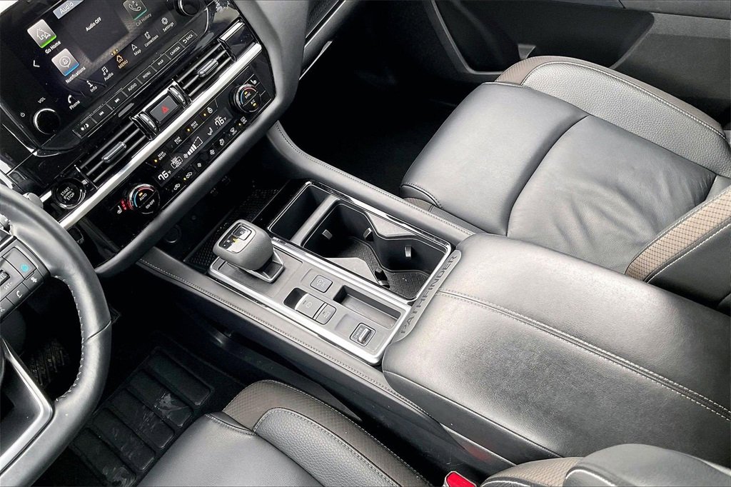 Used 2025 Nissan Pathfinder SL image 17