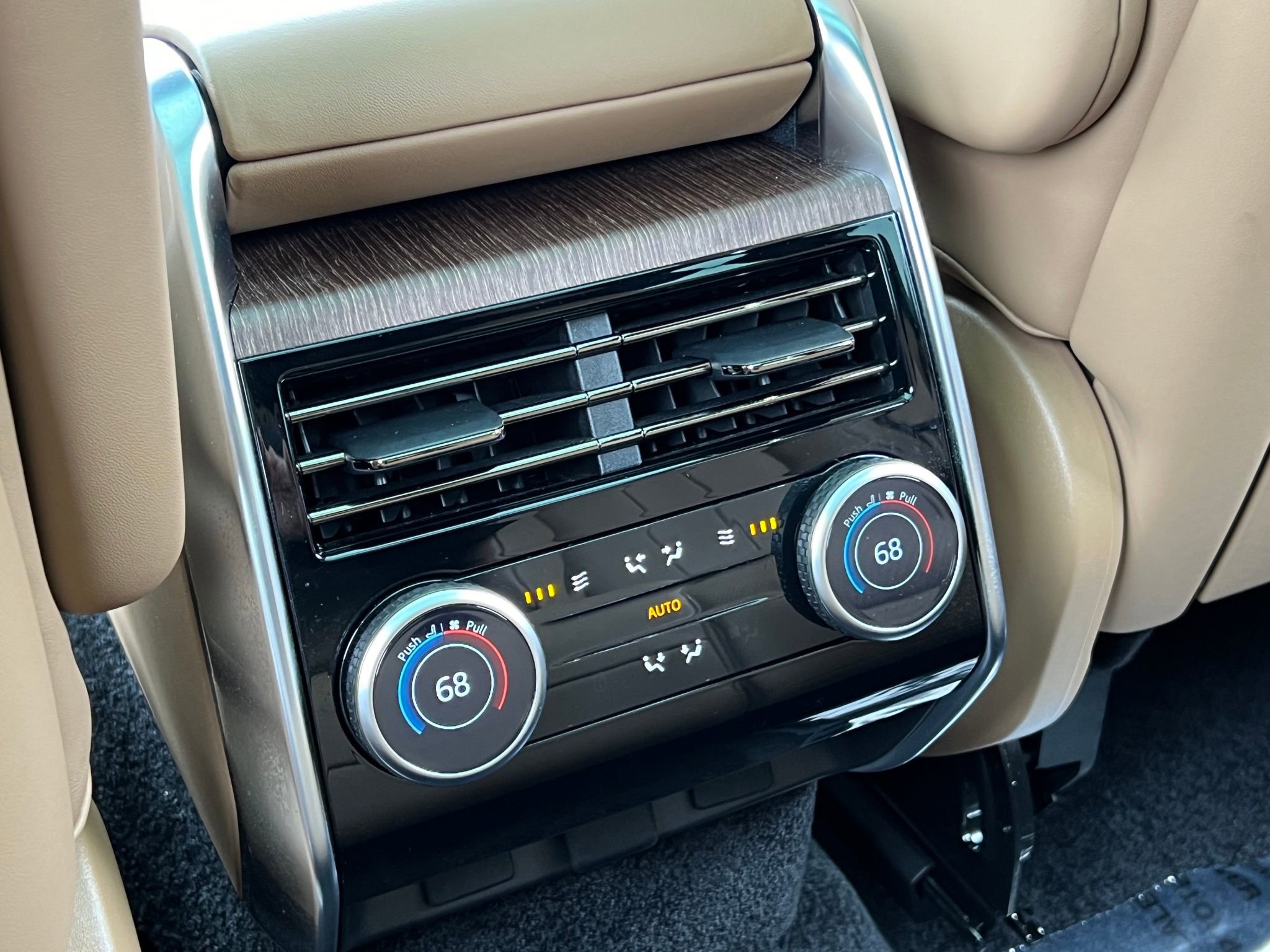 Used 2023 Land Rover Range Rover SE image 20