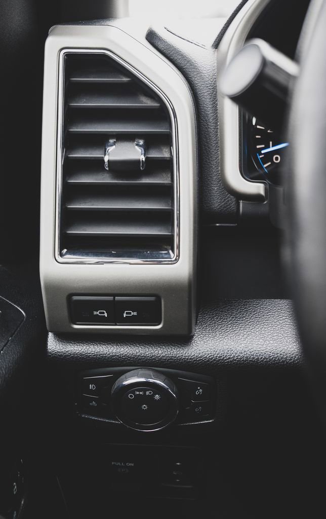 Used 2018 Ford F150 Lariat image 12