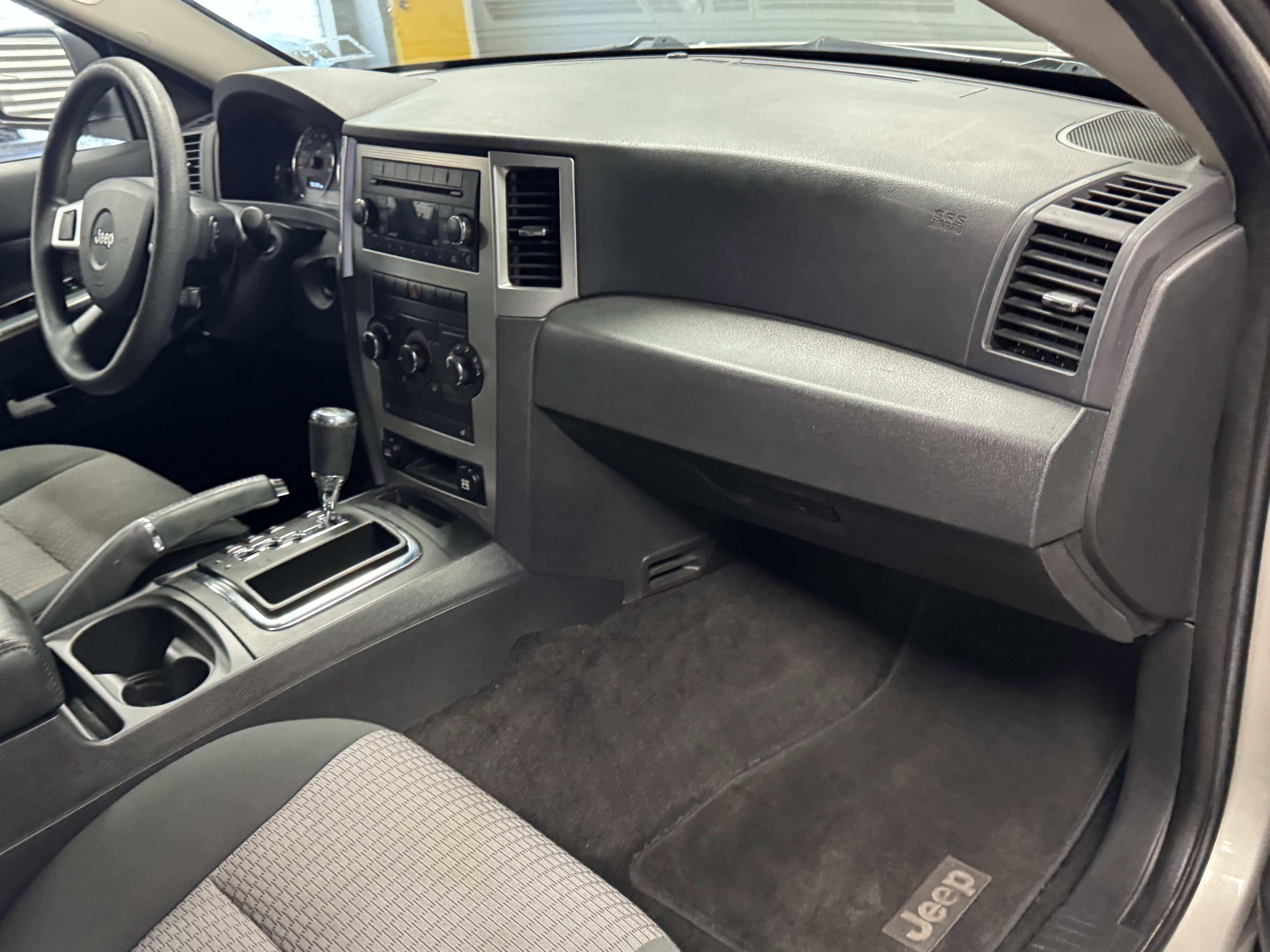 Used 2009 Jeep Grand Cherokee Laredo w/ Popular Equipment Group image 13