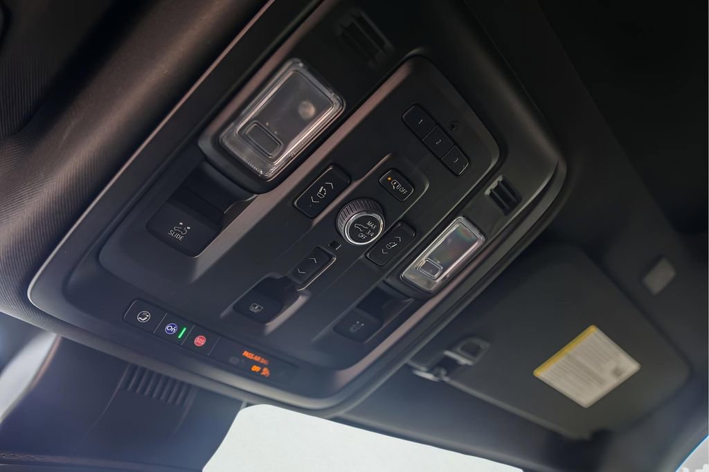 Used 2023 GMC Yukon Denali image 25