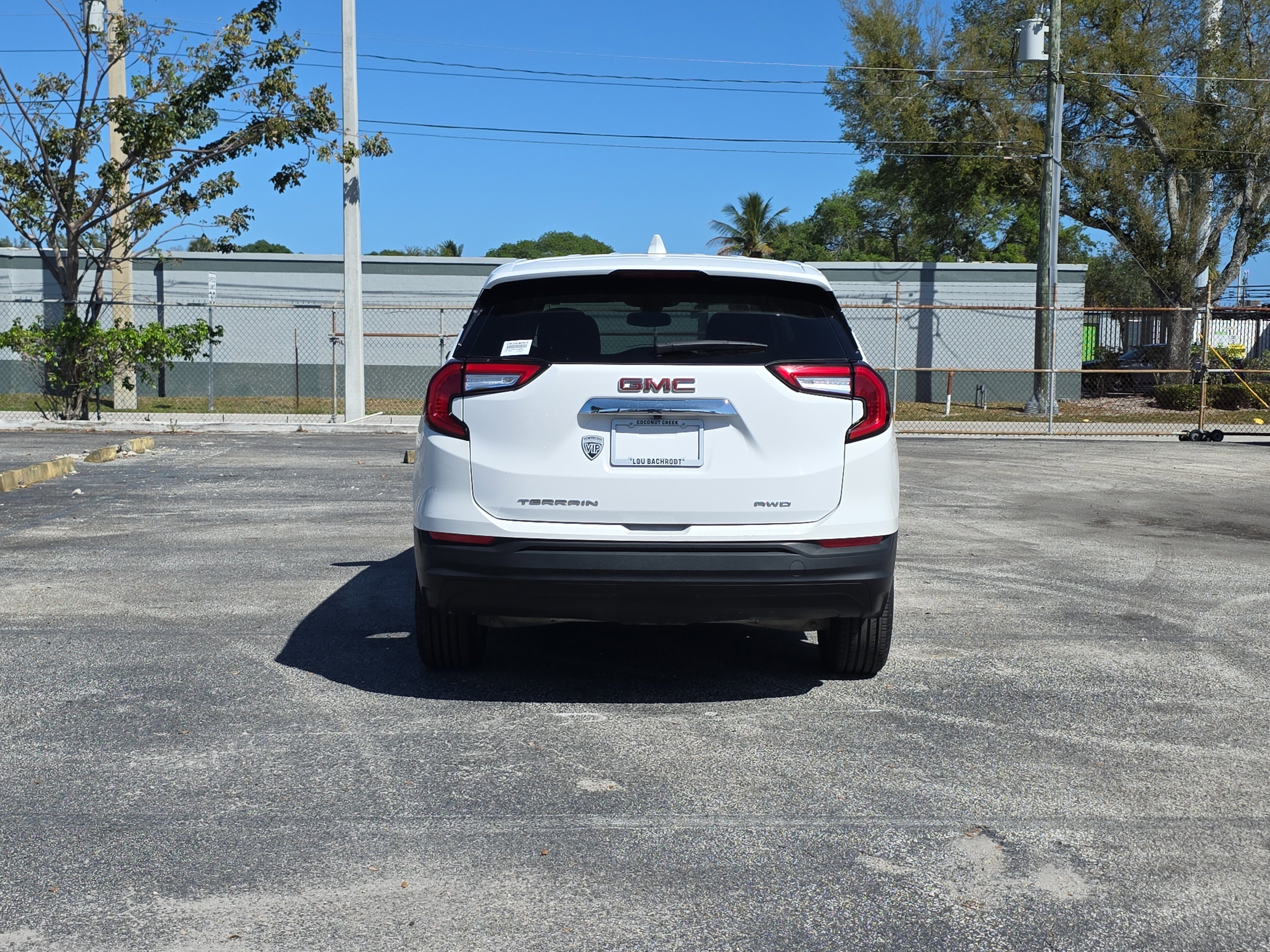 Used 2024 GMC Terrain SLE image 6