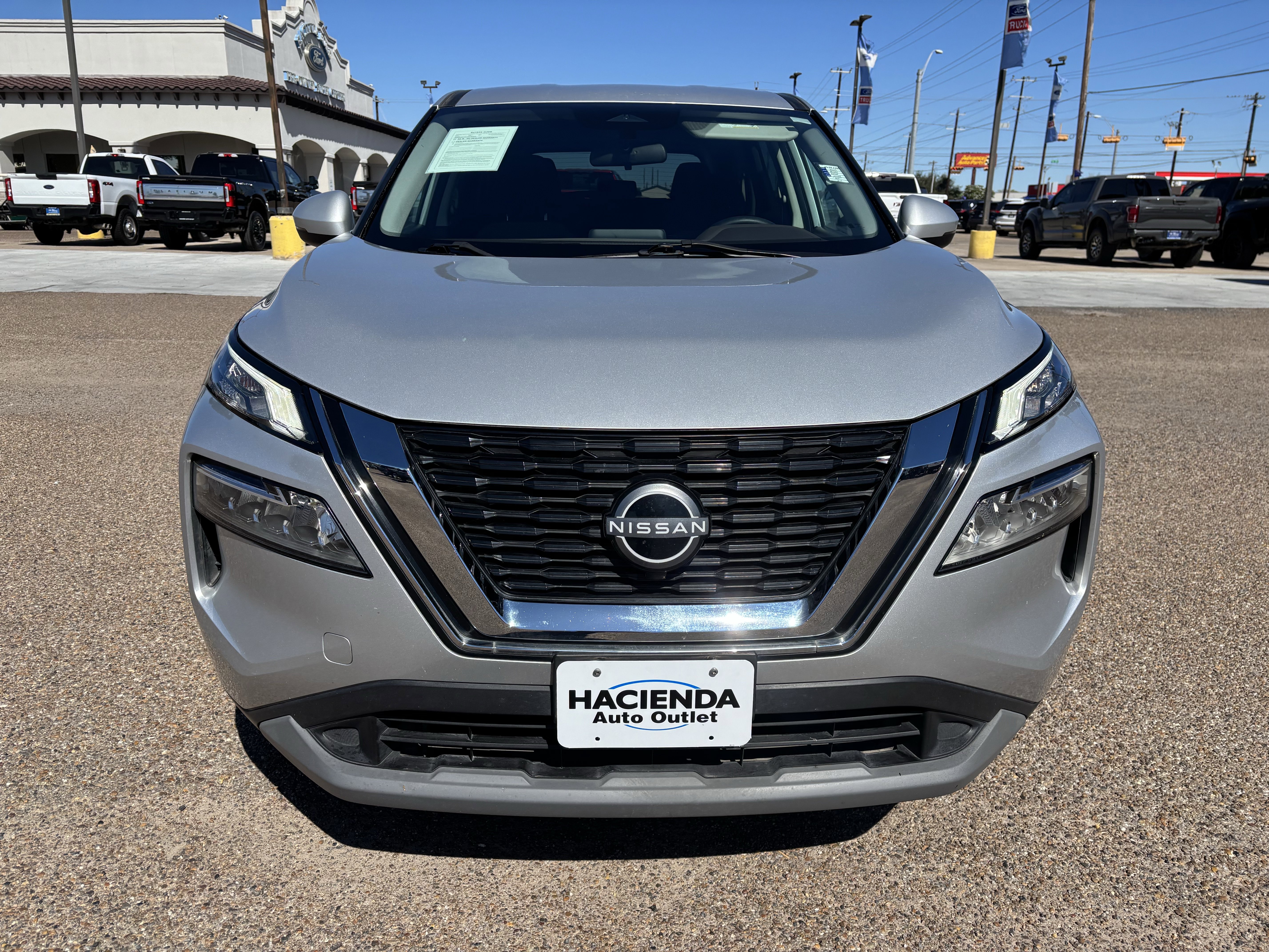Used 2023 Nissan Rogue SV image 5