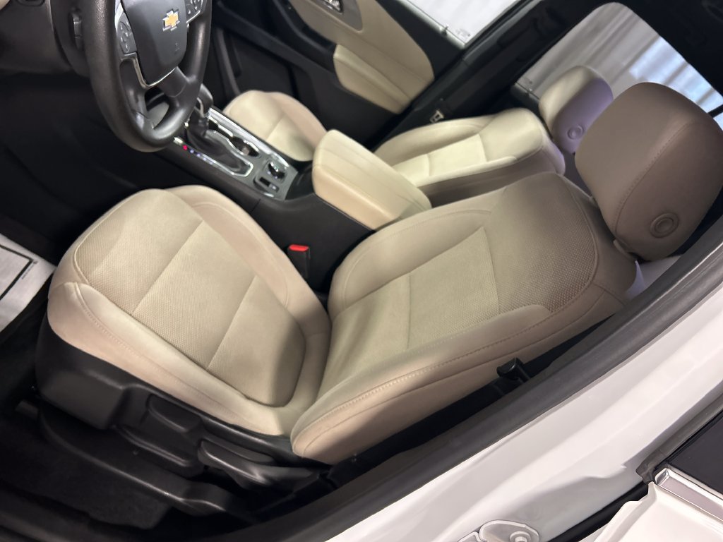 Used 2023 Chevrolet Traverse LS FWD image 11