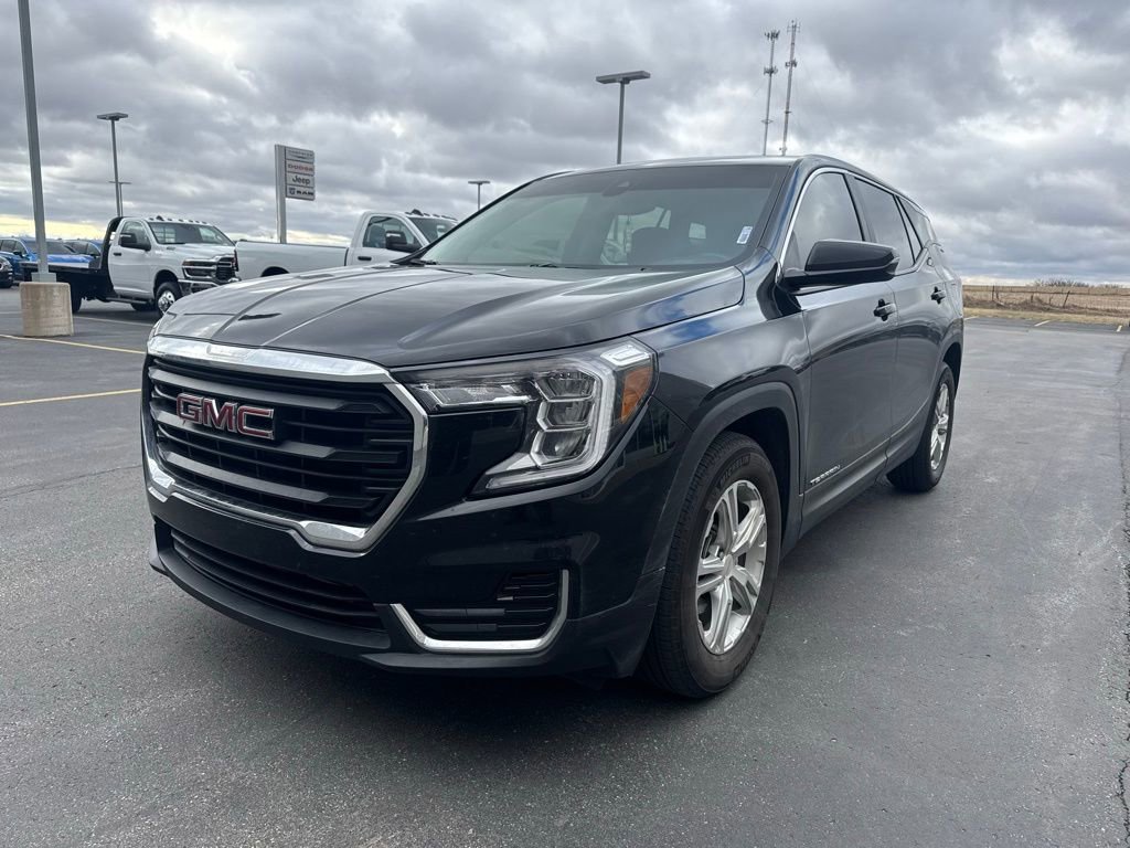 Used 2024 GMC Terrain SLE image 2