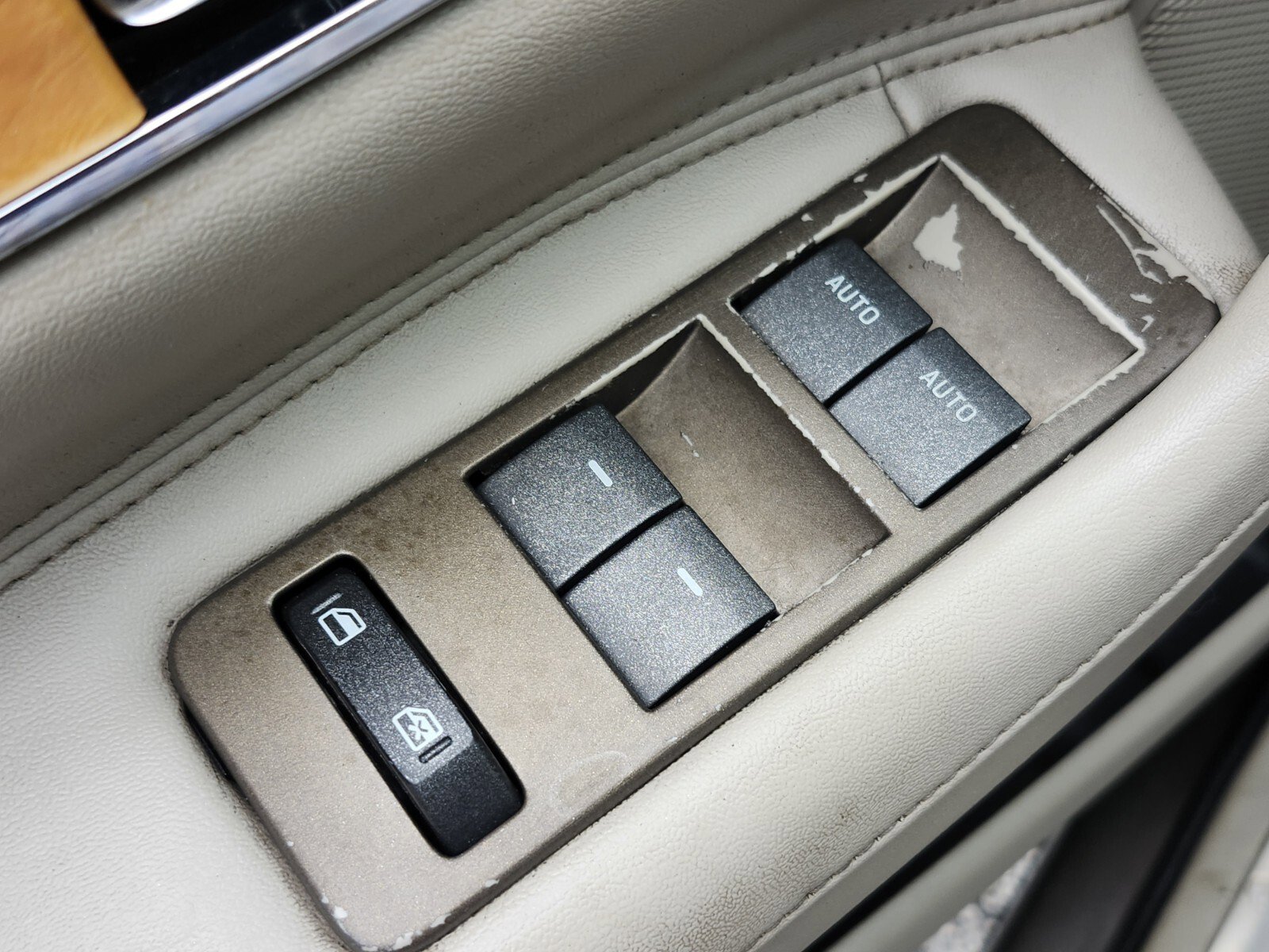 Used 2011 Lincoln MKX 2WD w/ 102A Rapid Spec Order Code image 27