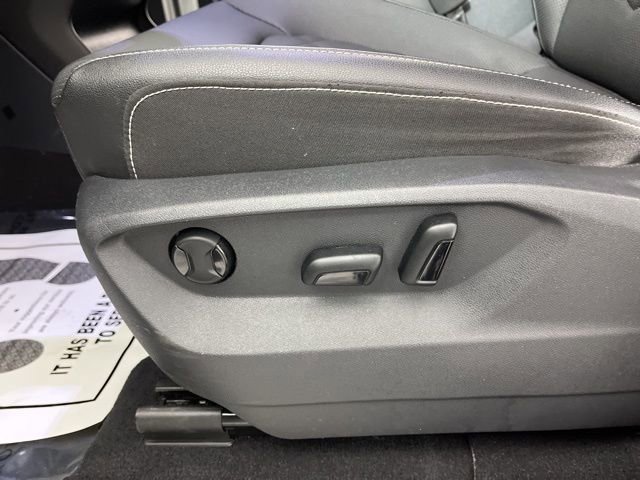 Used 2025 Volkswagen Atlas SE image 31