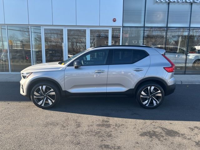 Certified 2025 Volvo XC40 B5 Plus AWD/4WD video 2