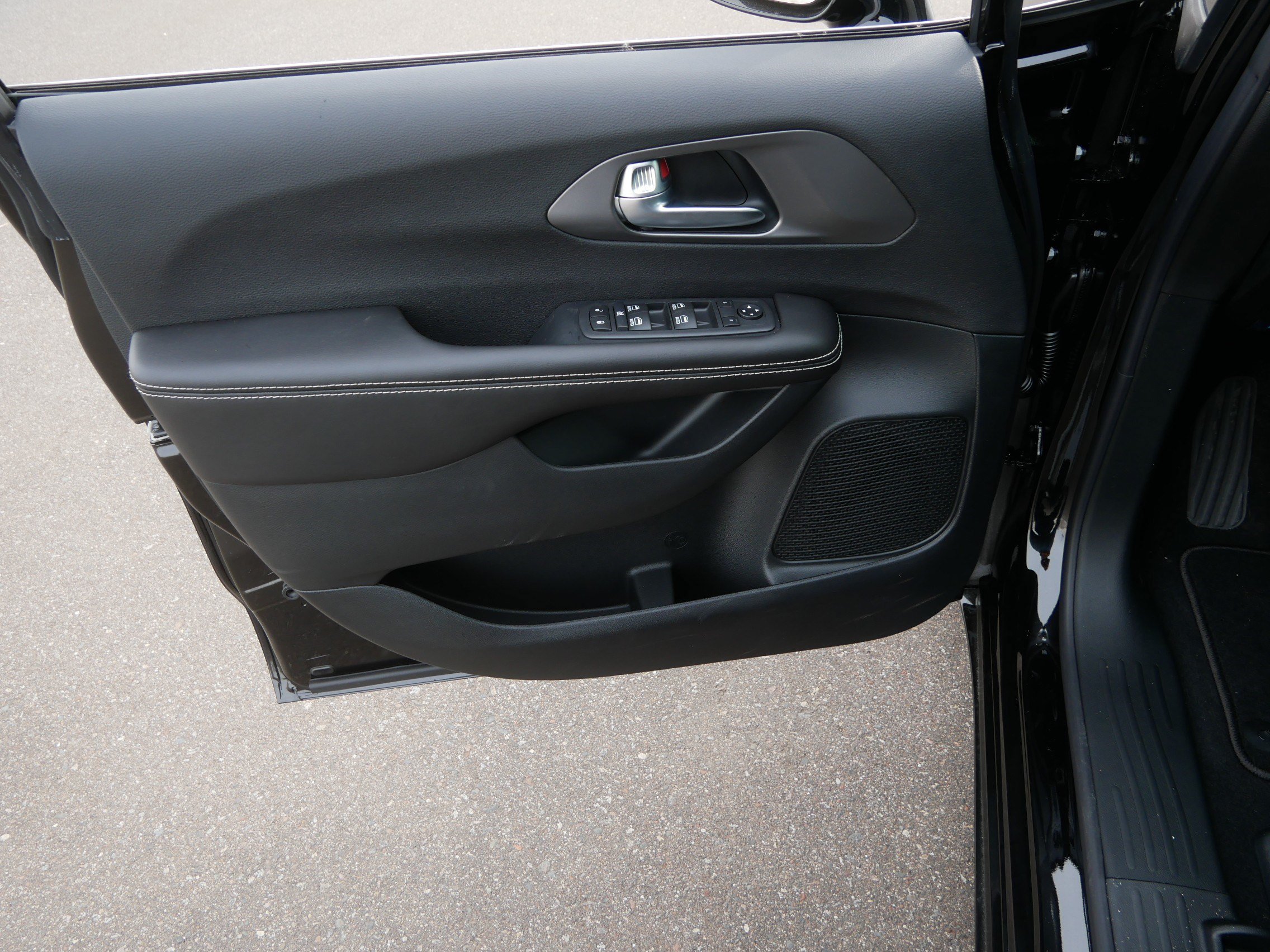 New 2026 Chrysler Voyager LX FWD image 7