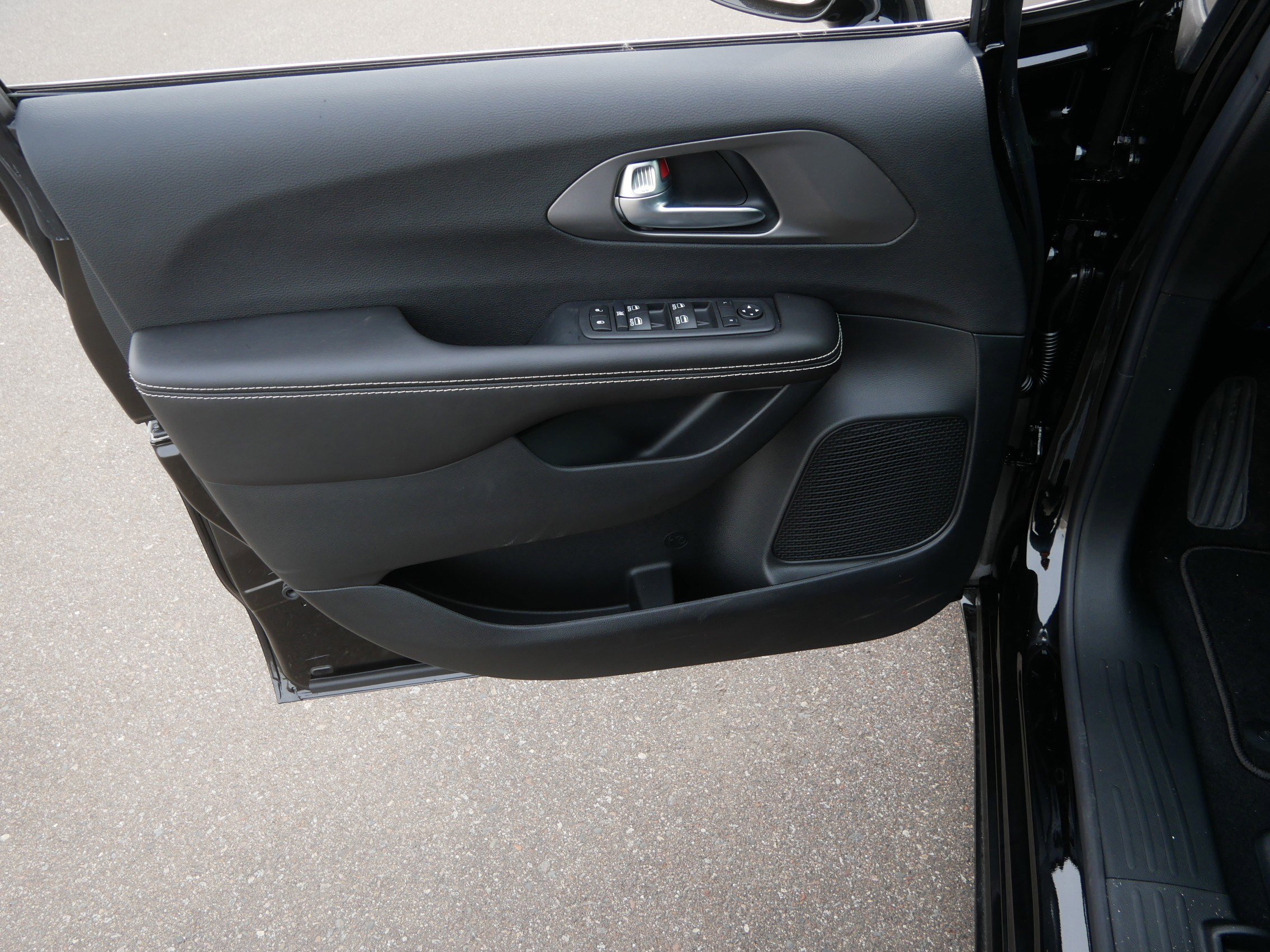 New 2026 Chrysler Voyager LX image 7