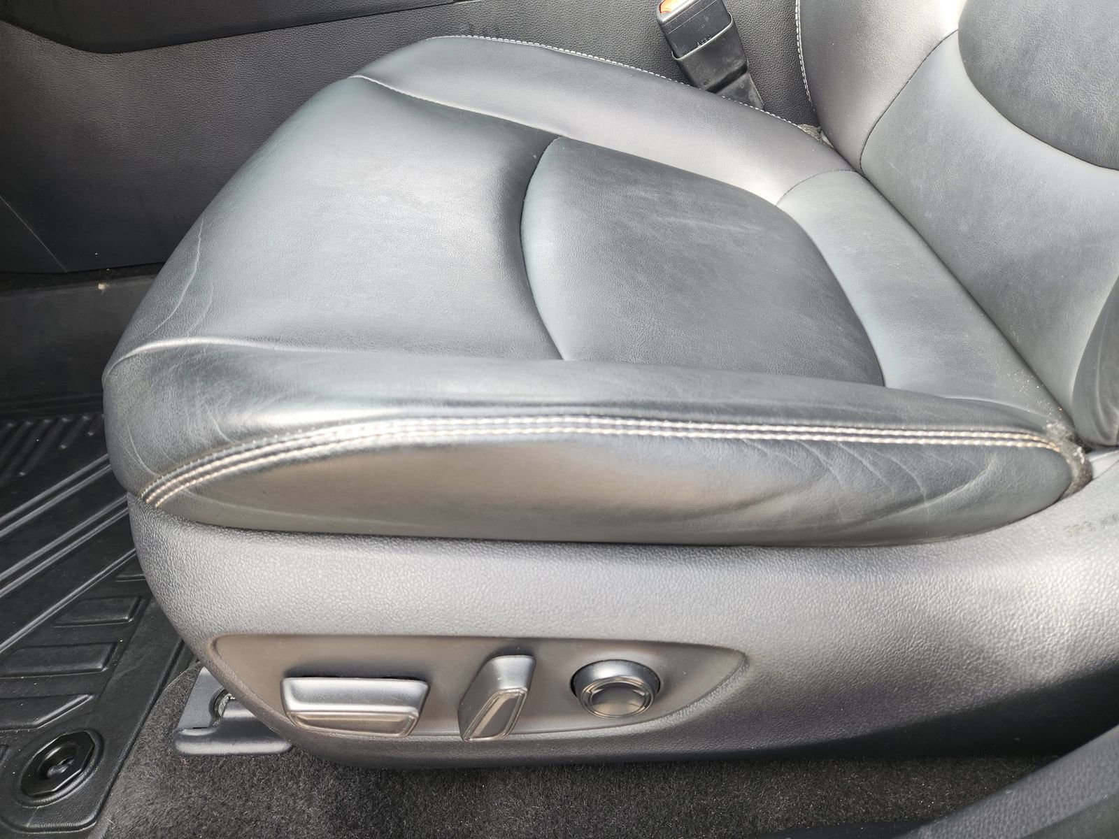 Used 2022 Toyota RAV4 XLE Premium image 27