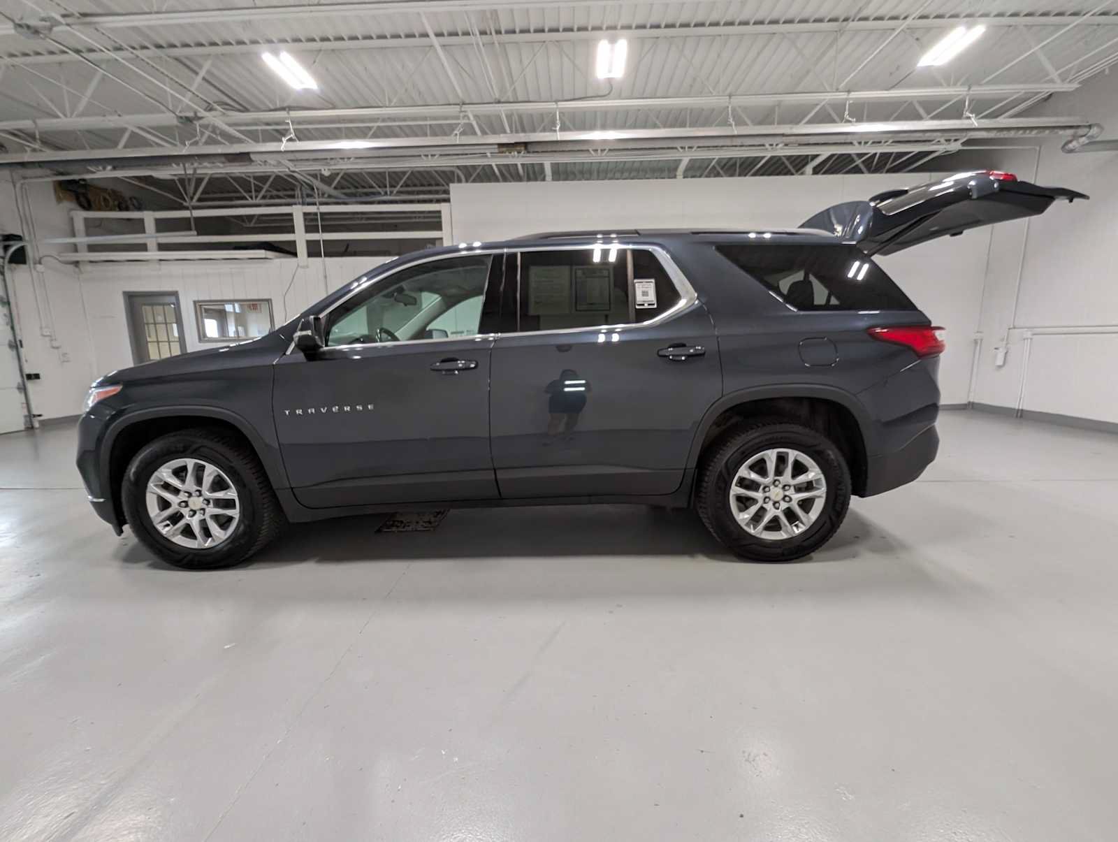 Used 2021 Chevrolet Traverse LT AWD/4WD image 12