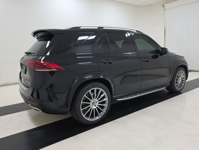 Used 2021 Mercedes-Benz GLE 580 4MATIC image 3