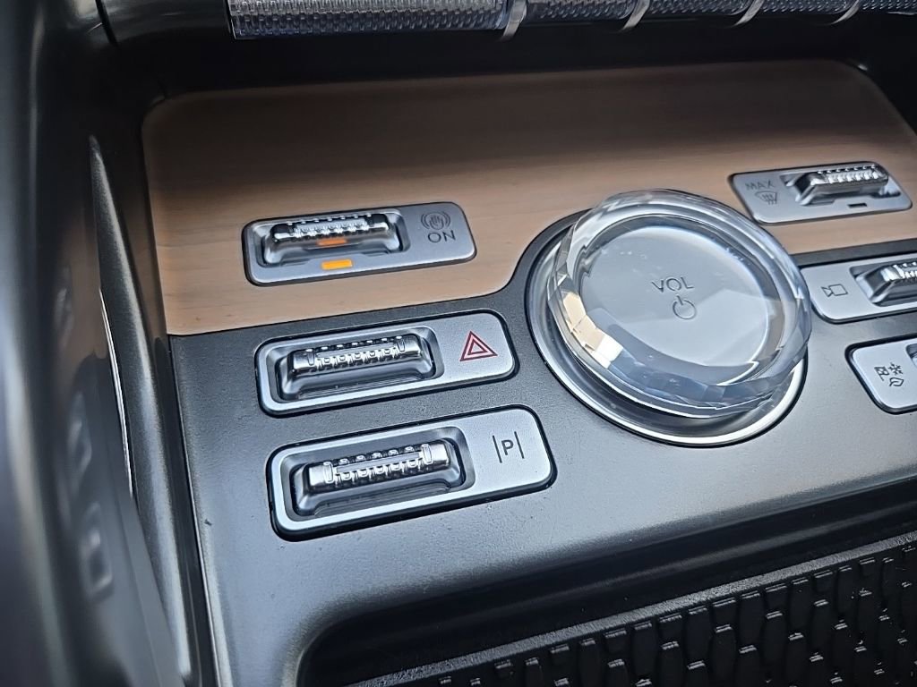 Used 2025 Lincoln Nautilus Reserve image 62