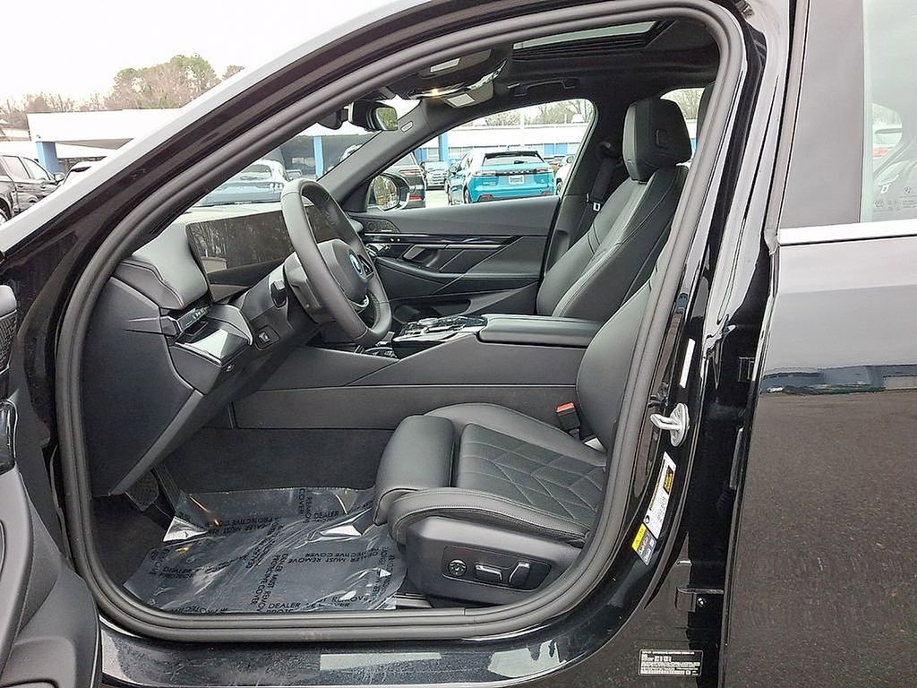 Used 2025 BMW i5 eDrive40i image 14