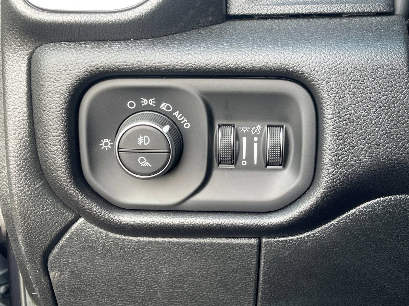 New 2026 RAM 2500 Laramie AWD/4WD image 29