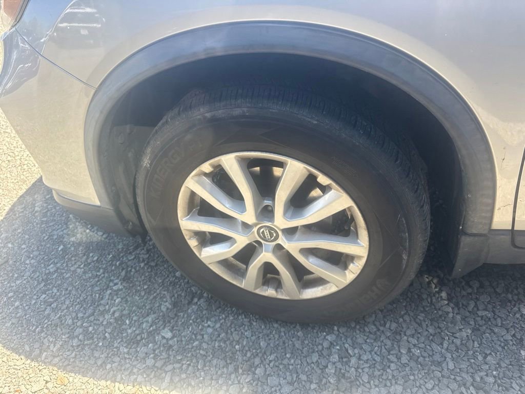 Used 2018 Nissan Rogue SV AWD/4WD image 18