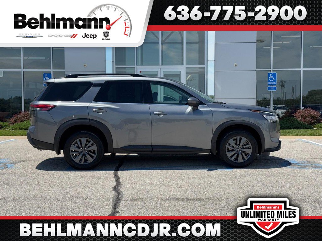 Used 2023 Nissan Pathfinder SV AWD/4WD image 1