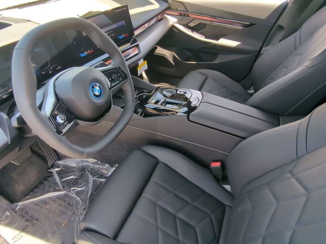 Used 2025 BMW i5 eDrive40i w/ Premium Package image 18