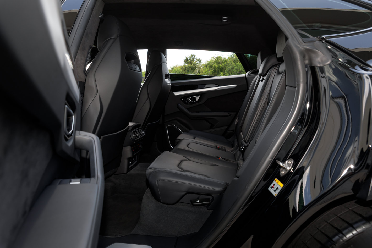 Used 2022 Lamborghini Urus AWD/4WD image 33