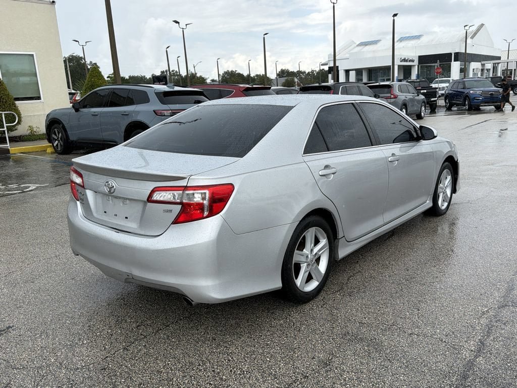 Used 2014 Toyota Camry SE FWD image 4