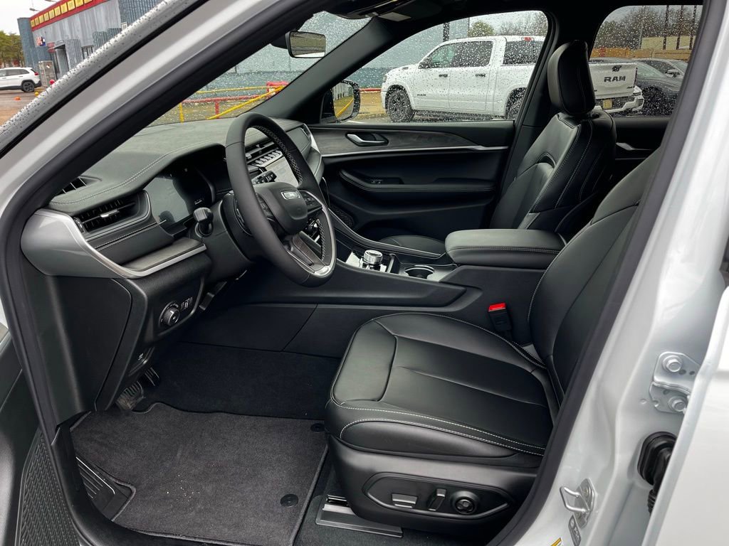 New 2025 Jeep Grand Cherokee Limited image 13