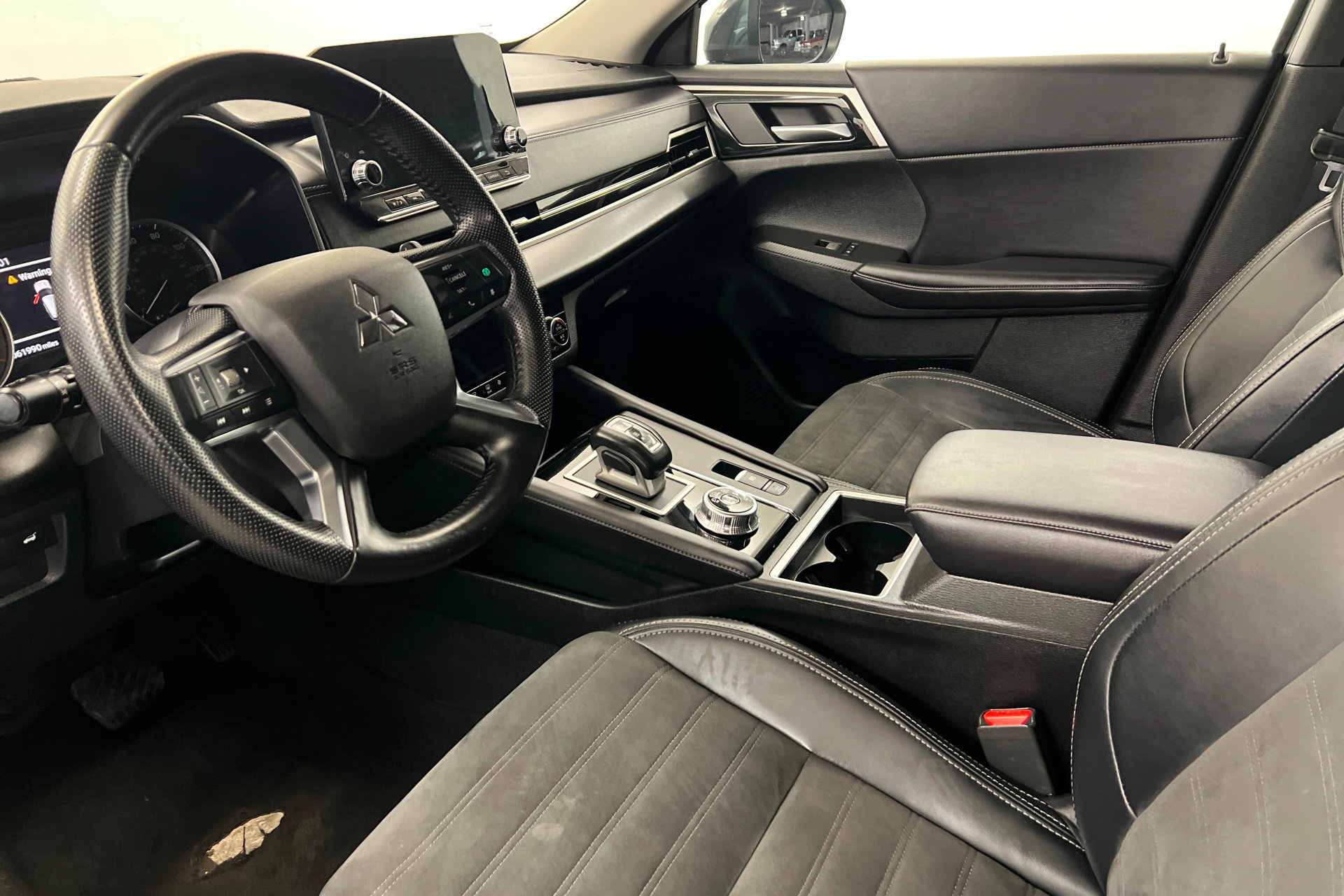 Used 2024 Mitsubishi Outlander FWD image 15