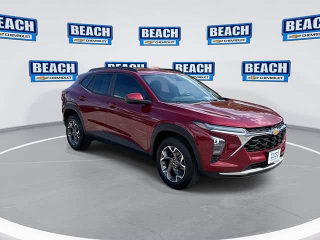 Used 2025 Chevrolet Trax LT w/ Driver Confidence Package FWD image 2